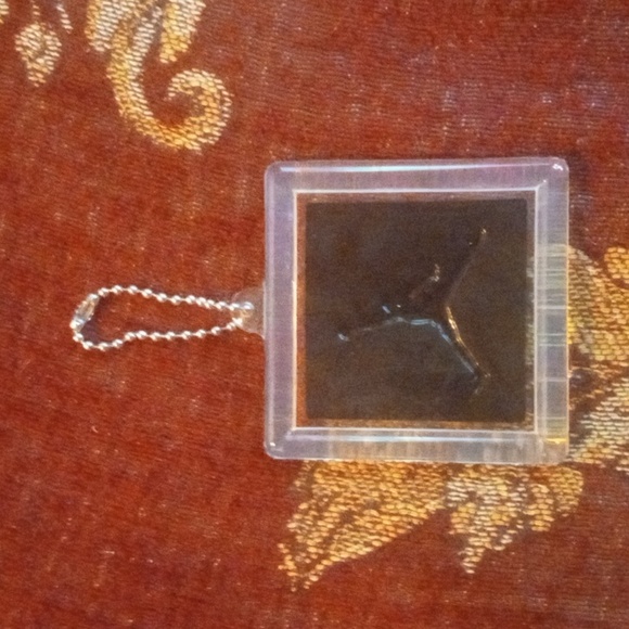 Supreme x Jordan Keychain - Picture 2 of 2